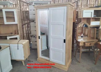 Lemari kost kayu
