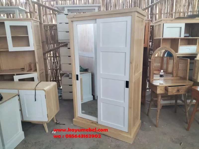Lemari kost kayu
