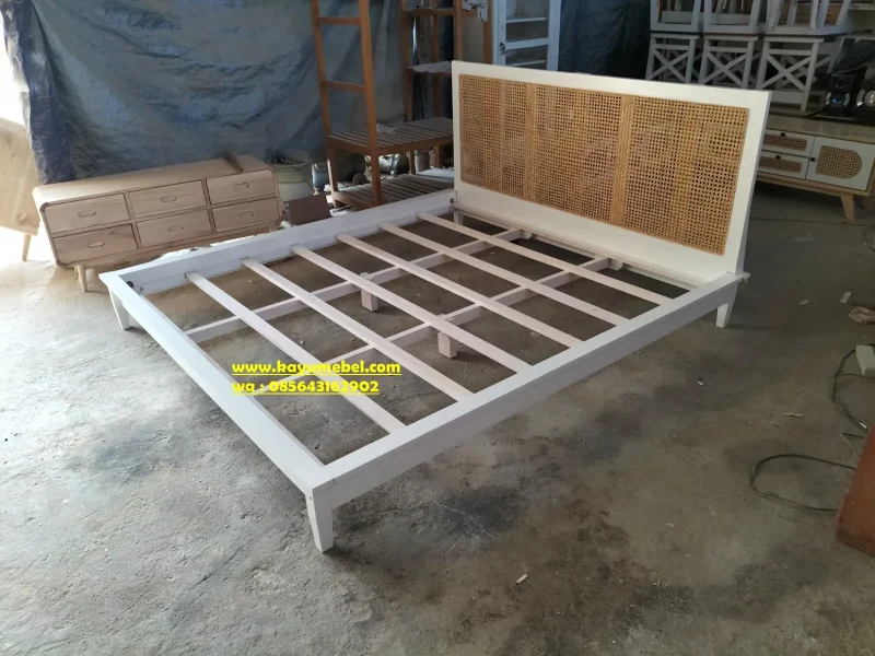 Harga tempat tidur kayu ukuran 120x200