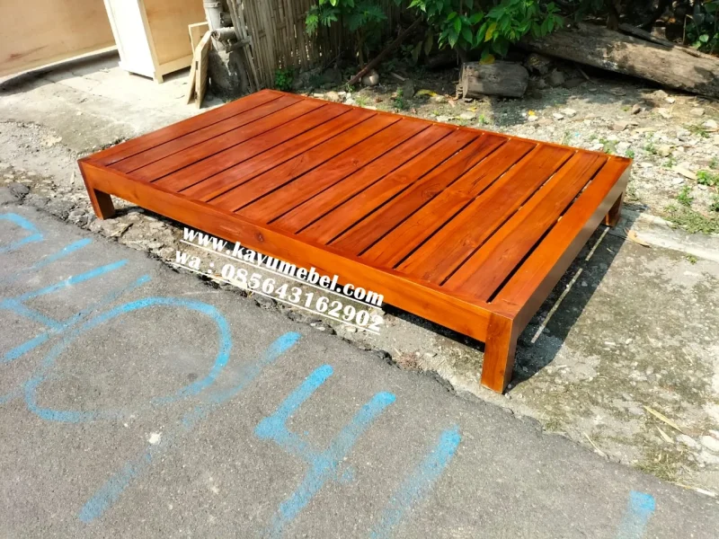 Dipan kayu jati minimalis