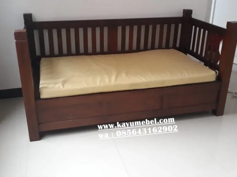 kursi teras kayu panjang