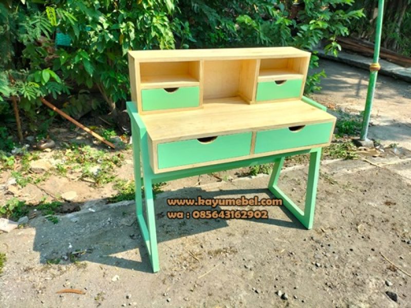Meja belajar kayu minimalis murah dan berkualitas/Kayumebel